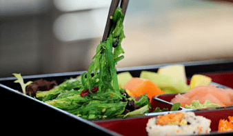 Salată și sushi