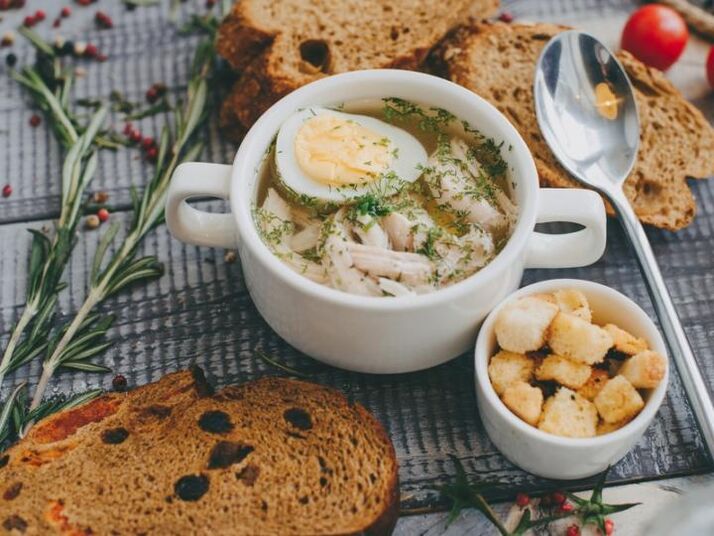 supă de pui cu ou pentru o dietă cu proteine