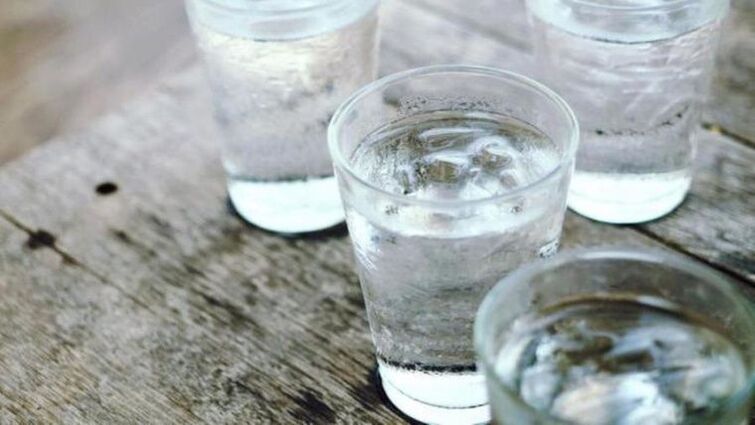 Când utilizați diuretice pentru pierderea în greutate, trebuie să beți multă apă. 